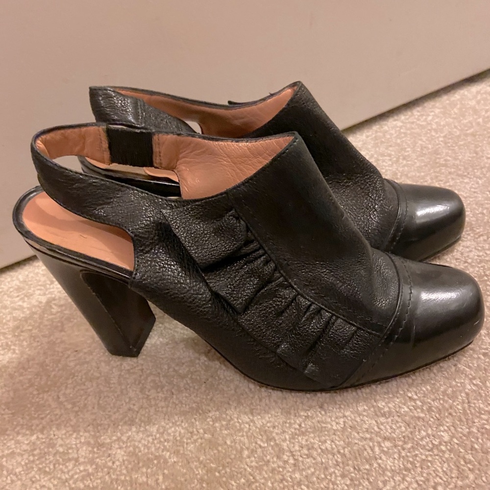 GORGEOUS VERO CUOIO RUFFLE HEELS